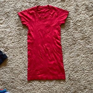 Lululemon swiftly size 2 red SS